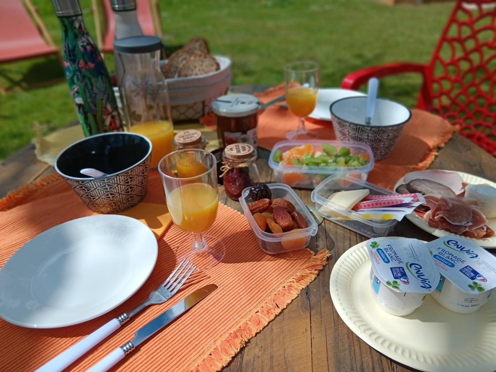 Le Val Daniniere B&B Adult Only Le Mesnil-Garnier Εξωτερικό φωτογραφία
